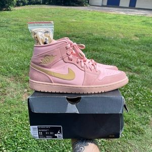 Jordan 1 Mid 'Coral Gold'